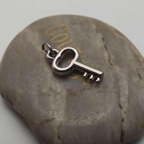Key charm - Picture 1 of 2